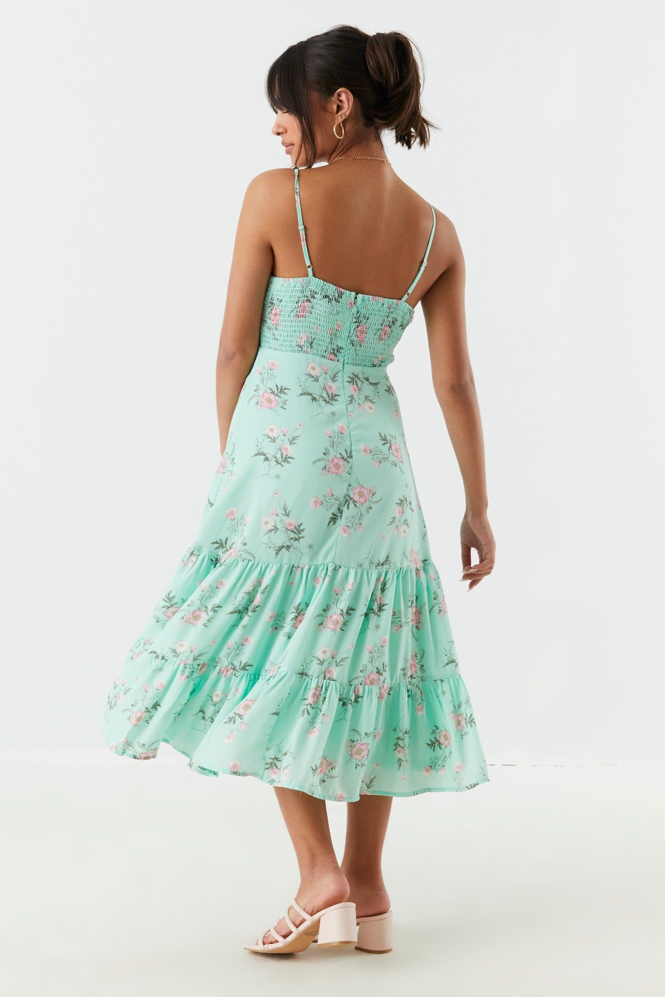 Robe-midi-volantée-fleurie-vert-avec-fente sold by Urban Planet product image thumbnail 2