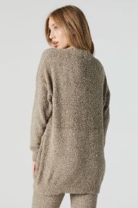 Cardigan boutonné pelucheux sold by Urban Planet