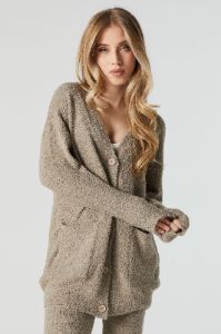 Cardigan boutonné pelucheux sold by Urban Planet