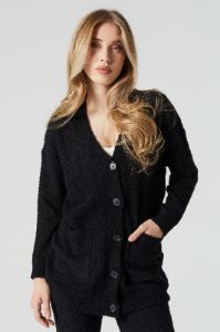 Cardigan boutonné pelucheux sold by Urban Planet