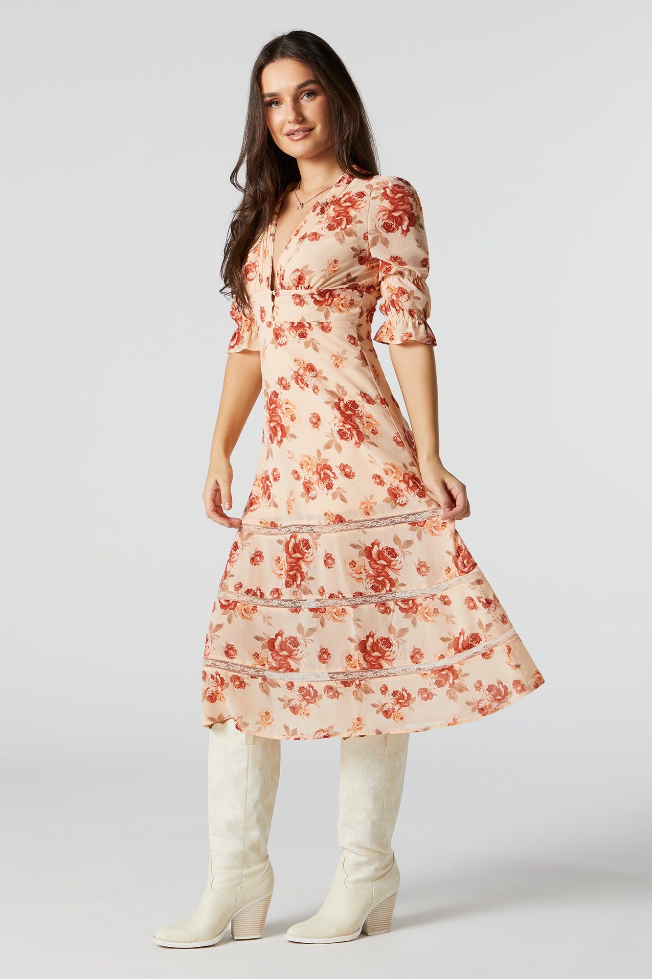 Robe midi fleurie en chiffon à manches mi-longues et encolure en V sold by Urban Planet product image thumbnail 3
