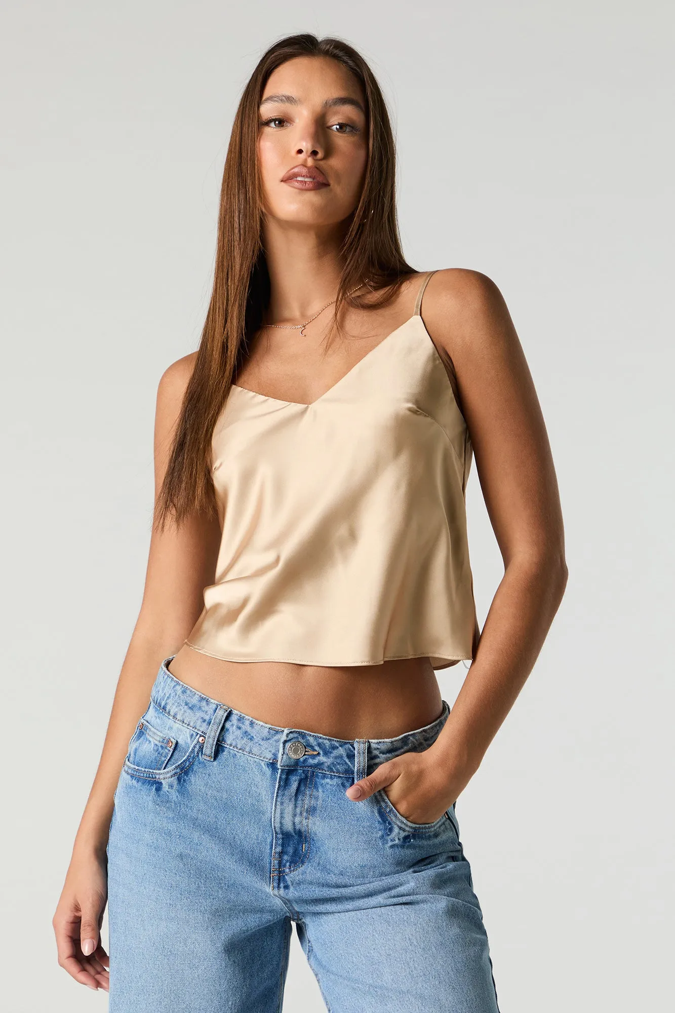 Camisole en satin à encolure en V sold by Urban Planet