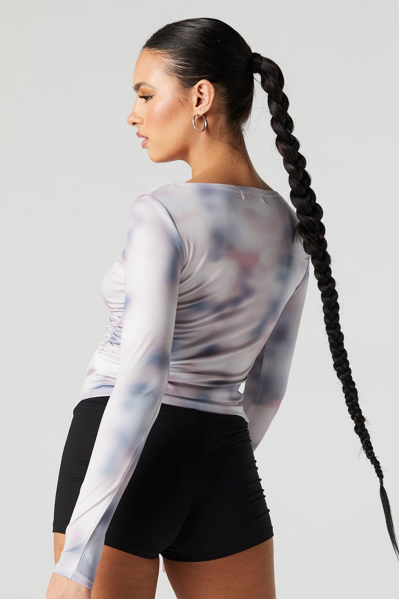 Haut profilé cintré asymétrique à manches longues avec motif abstrait sold by Urban Planet product image thumbnail 3