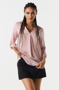 Blouse en satin à encolure en V sold by Urban Planet
