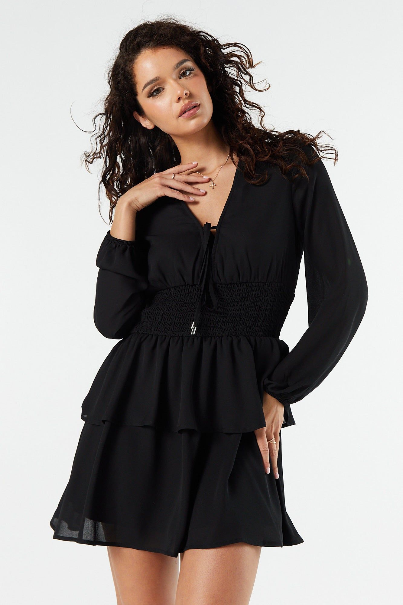 Robe étagée à manches longues et nouée sur le devant sold by Urban Planet