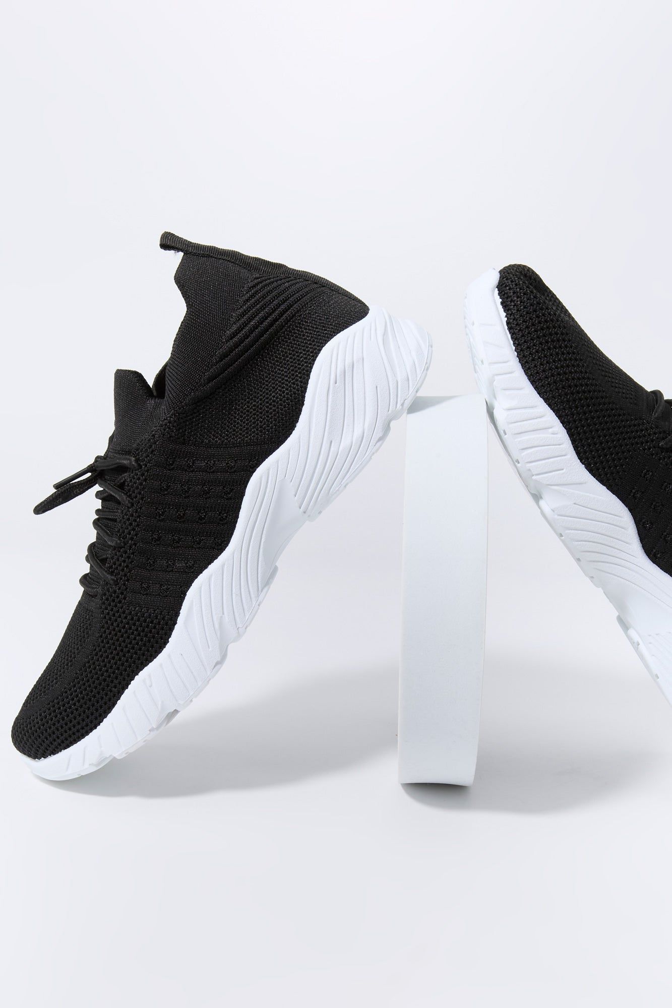 Espadrilles en tricot sold by Urban Planet