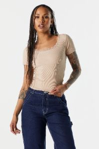 T-shirt côtelé coloré avec liséré de dentelle sold by Urban Planet