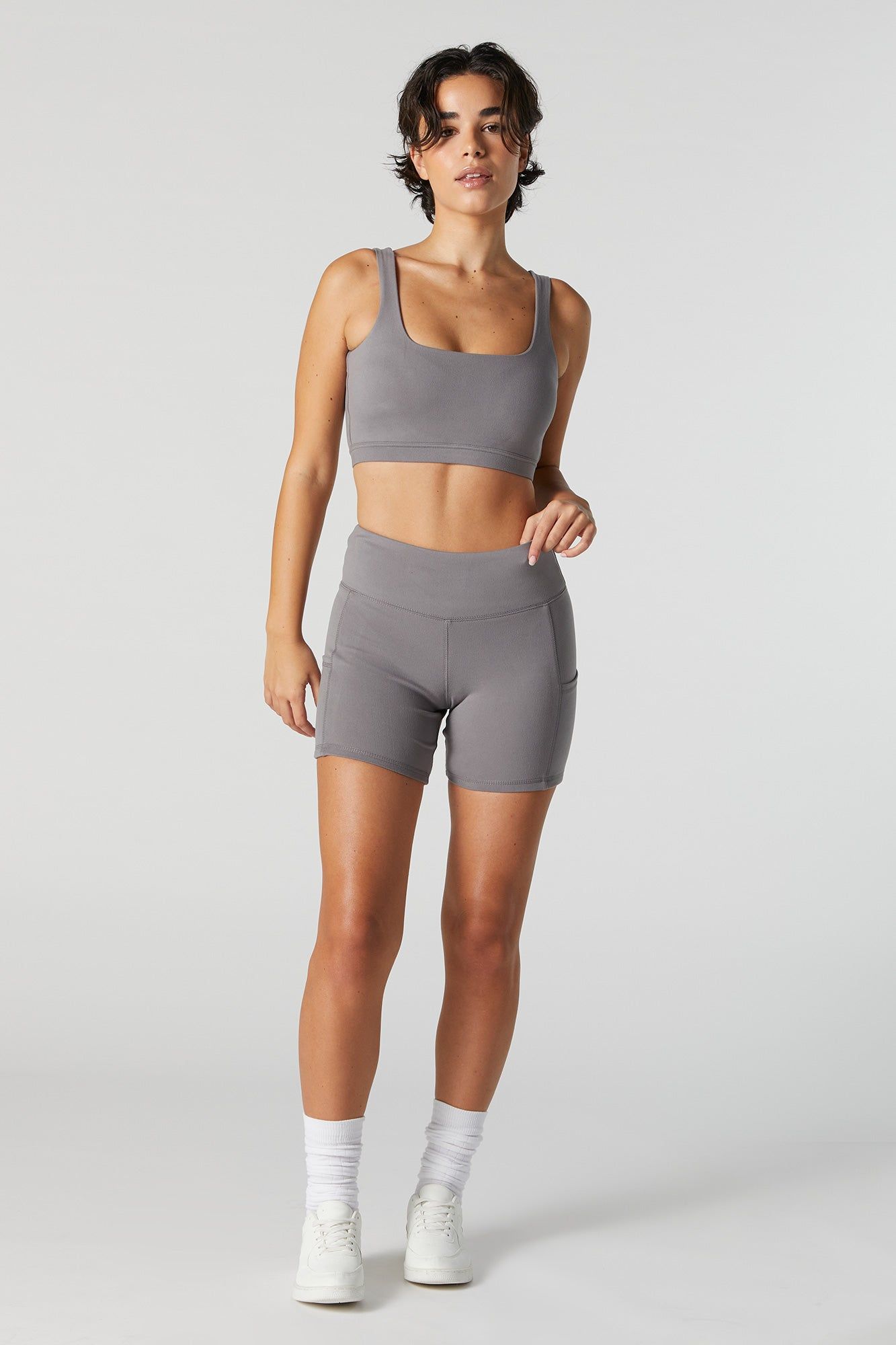 Soutien-gorge de sport à encolure carrée sold by Urban Planet product image thumbnail 3