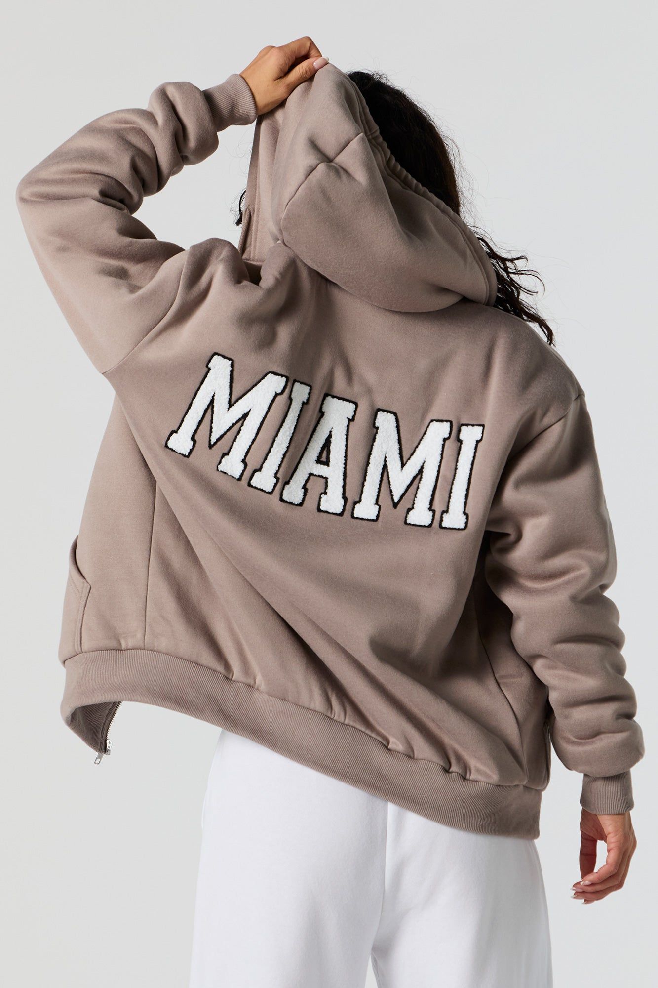 Haut à capuchon avec motif brodé en chenille Miami et fermeture à glissière sold by Urban Planet product image thumbnail 2