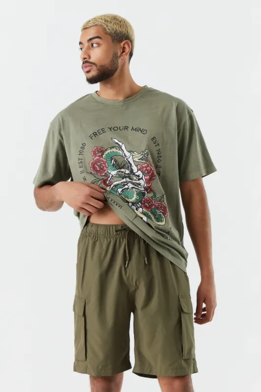 Short cargo en nylon vert sold by Urban Planet