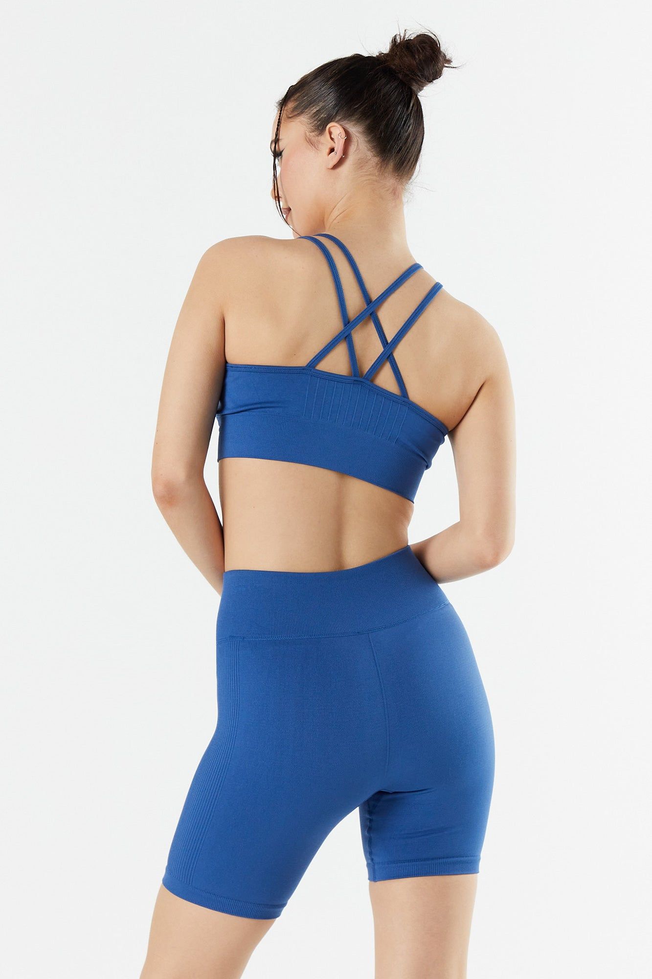 Short de cycliste à taille haute côtelé sur les côtés sold by Urban Planet product image thumbnail 2