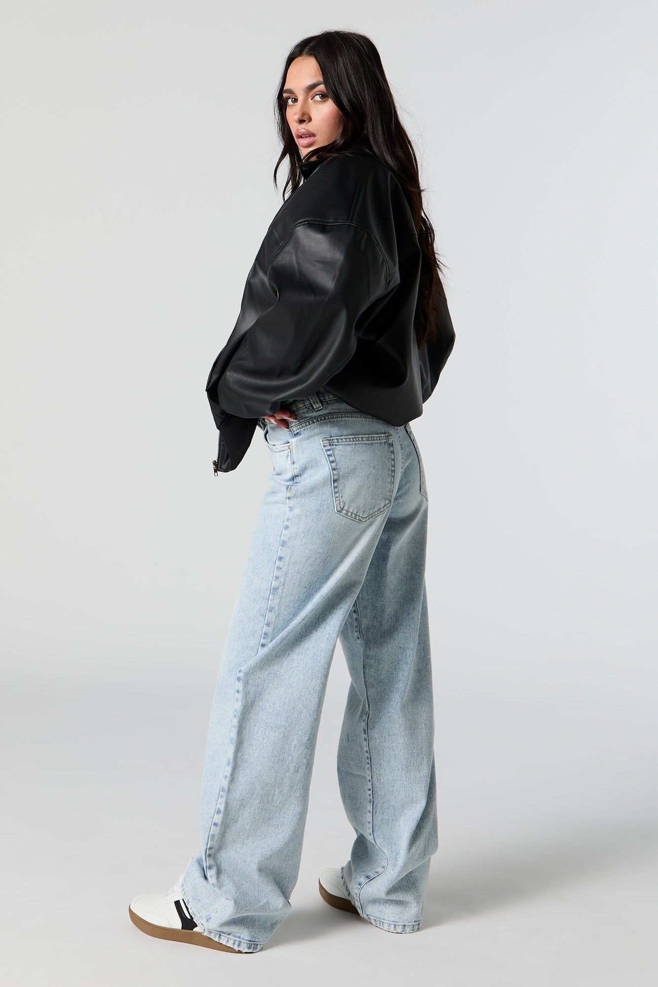 Jean jambe large à taille haute lavé à l'acide Osaka sold by Urban Planet product image thumbnail 3