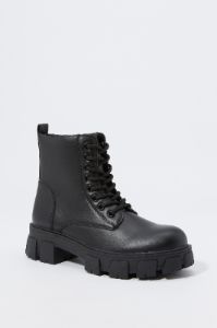 Bottes lacées en similicuir noir sold by Urban Planet