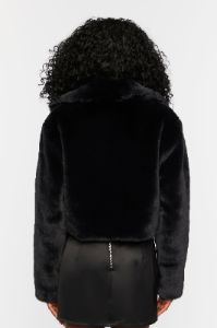 Blouson court en peluche sold by Urban Planet