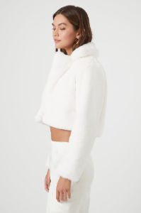 Blouson court en peluche sold by Urban Planet