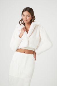 Blouson court en peluche sold by Urban Planet