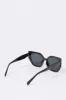 Lunettes de soleil oeil de chat géométriques sold by Urban Planet