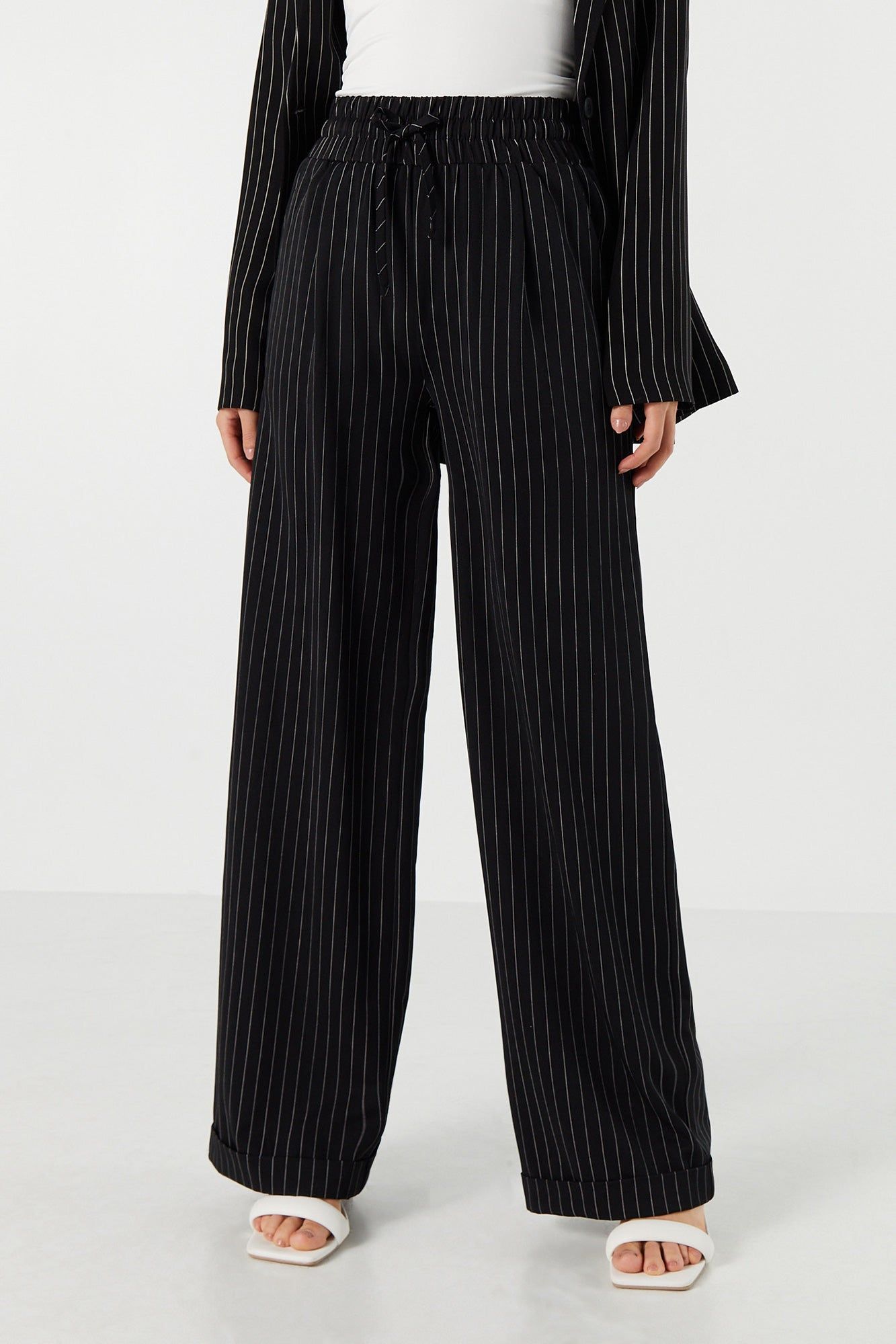 Pantalon habillé à jambe large à enfiler avec fines rayures sold by Urban Planet product image thumbnail 2