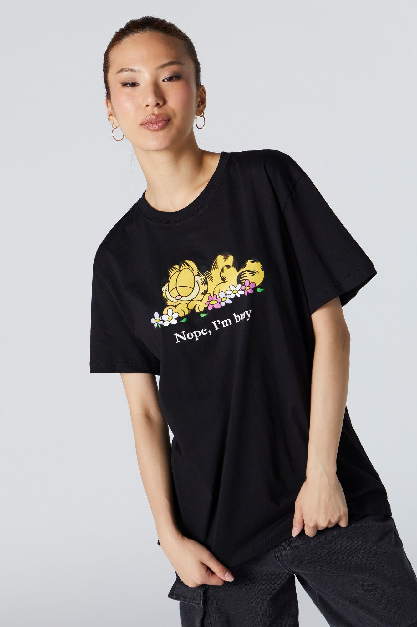 T-shirt de coupe garçonne à imprimé Garfield sold by Urban Planet