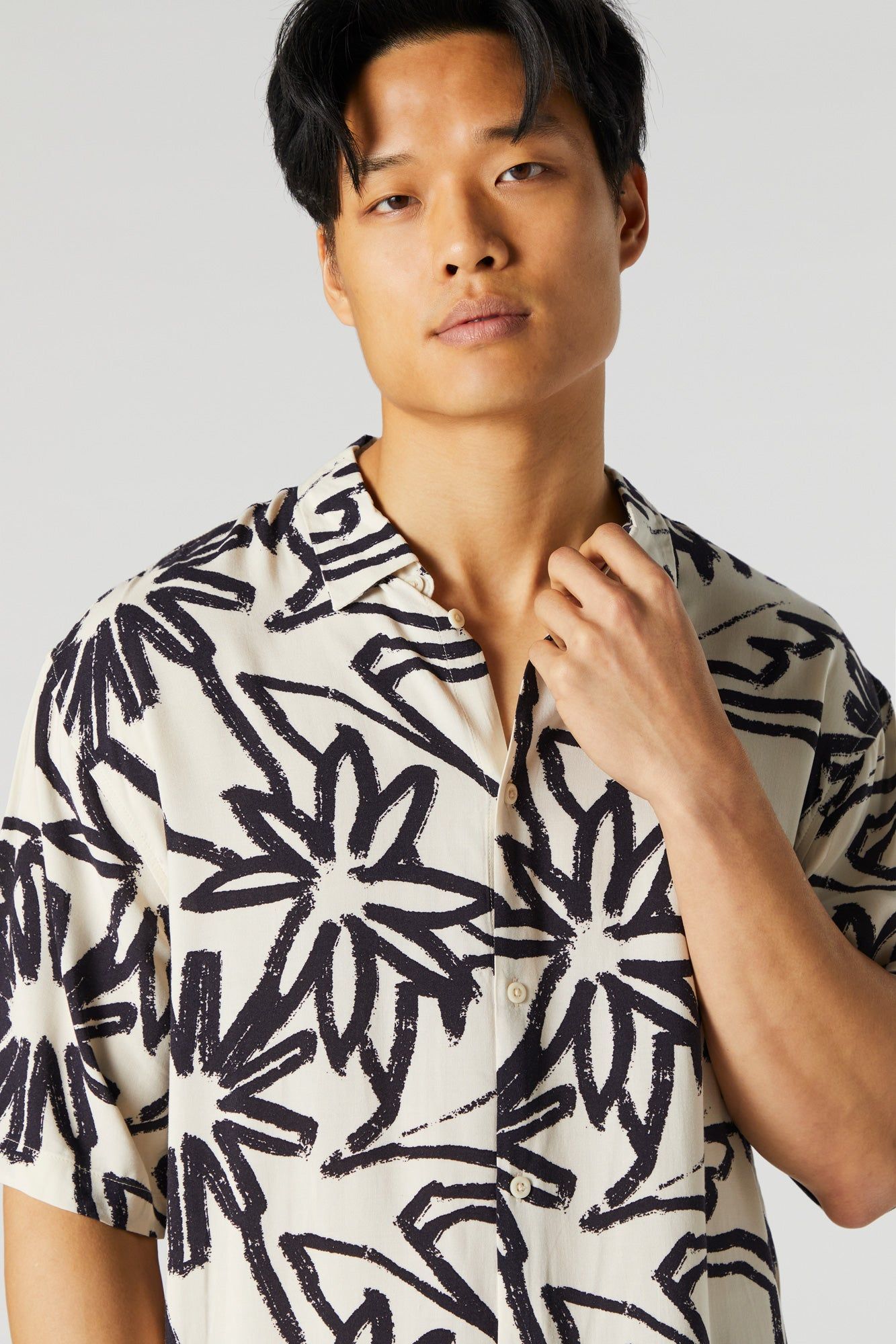 Haut boutonné fleuri sold by Urban Planet