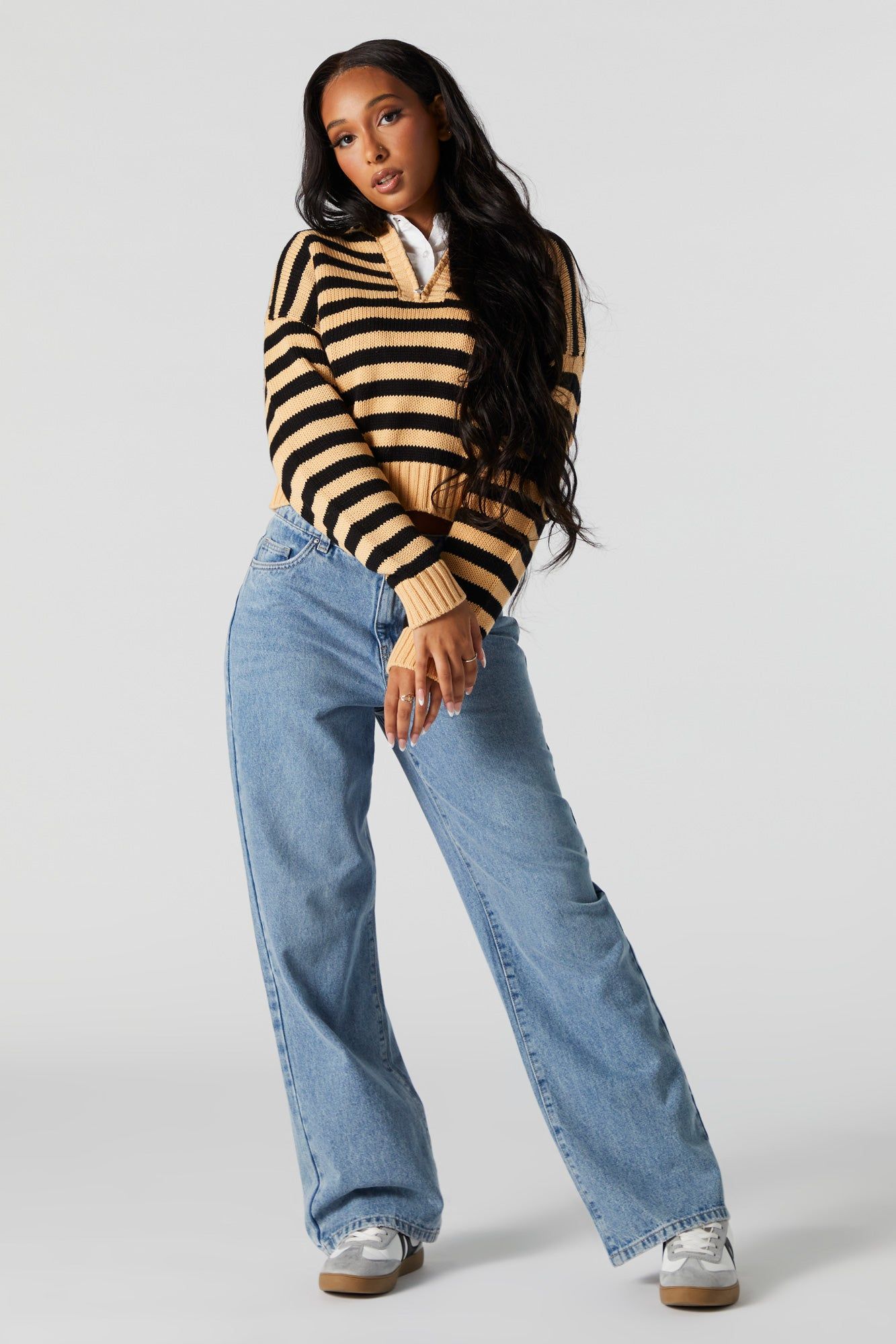 Chandail en tricot à encolure en V sold by Urban Planet product image thumbnail 3