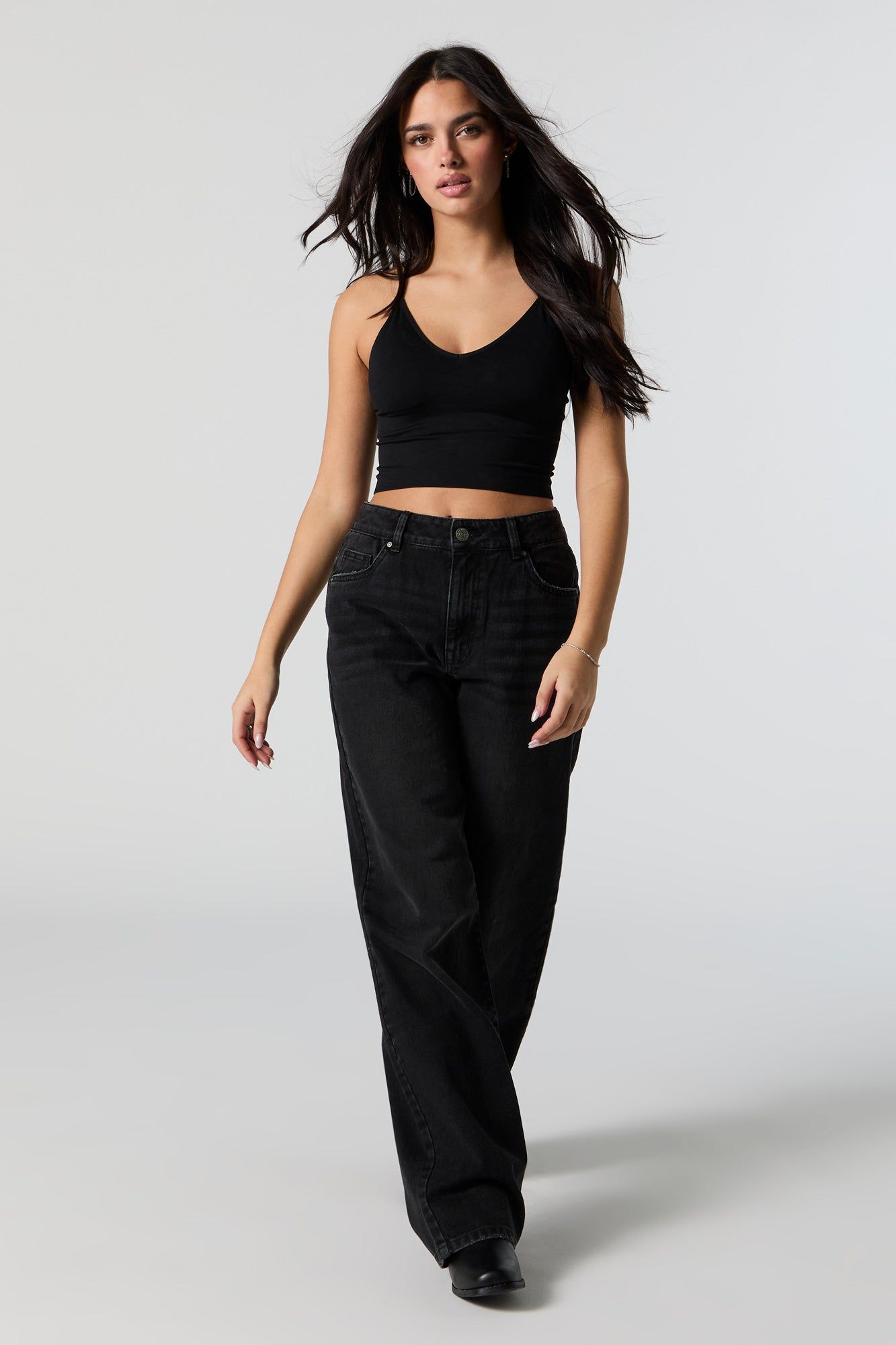 Jean jambe large à taille haute lavé noir Osaka sold by Urban Planet