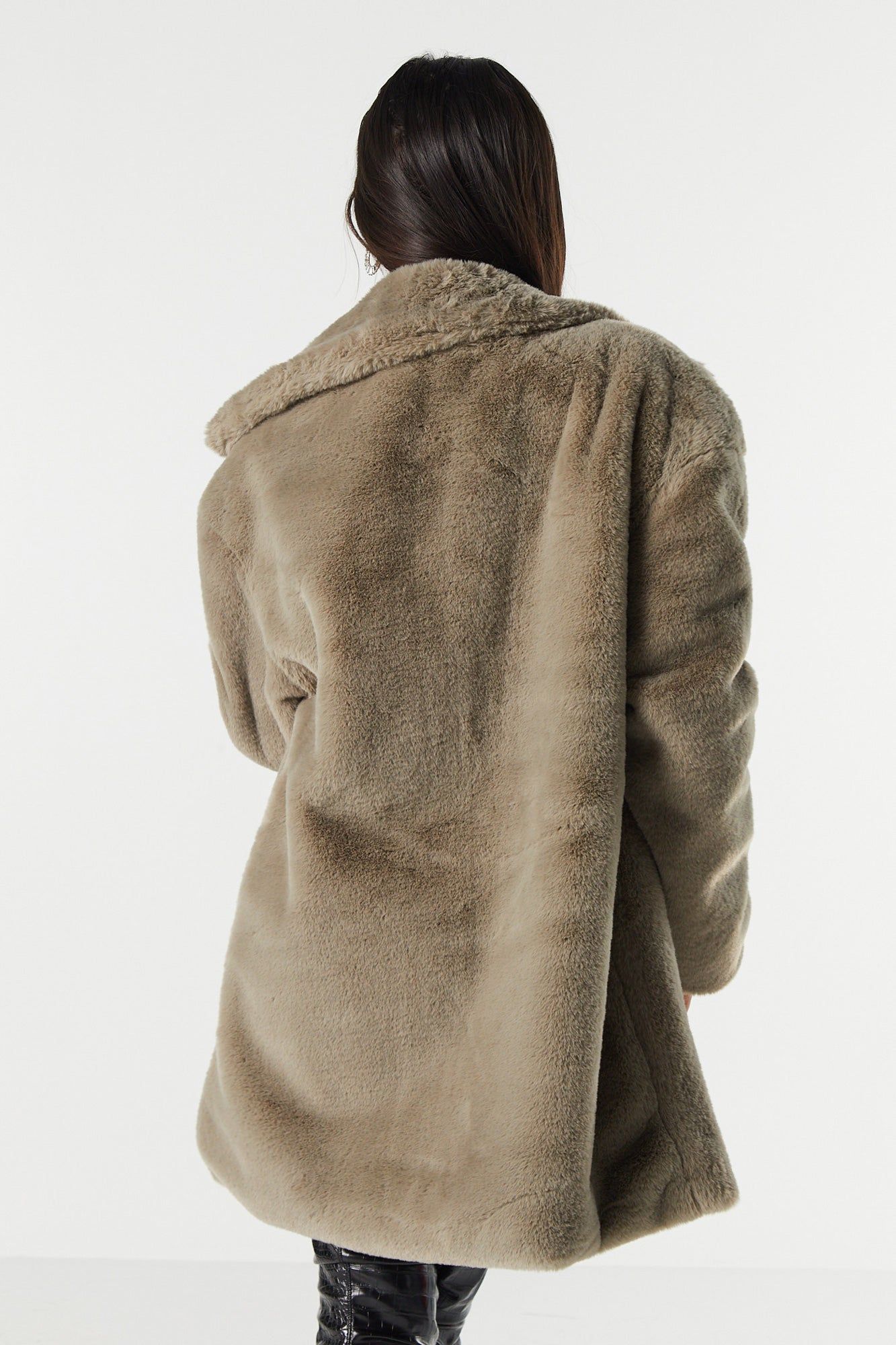 Manteau mi-long en similifourrure sold by Urban Planet product image thumbnail 2