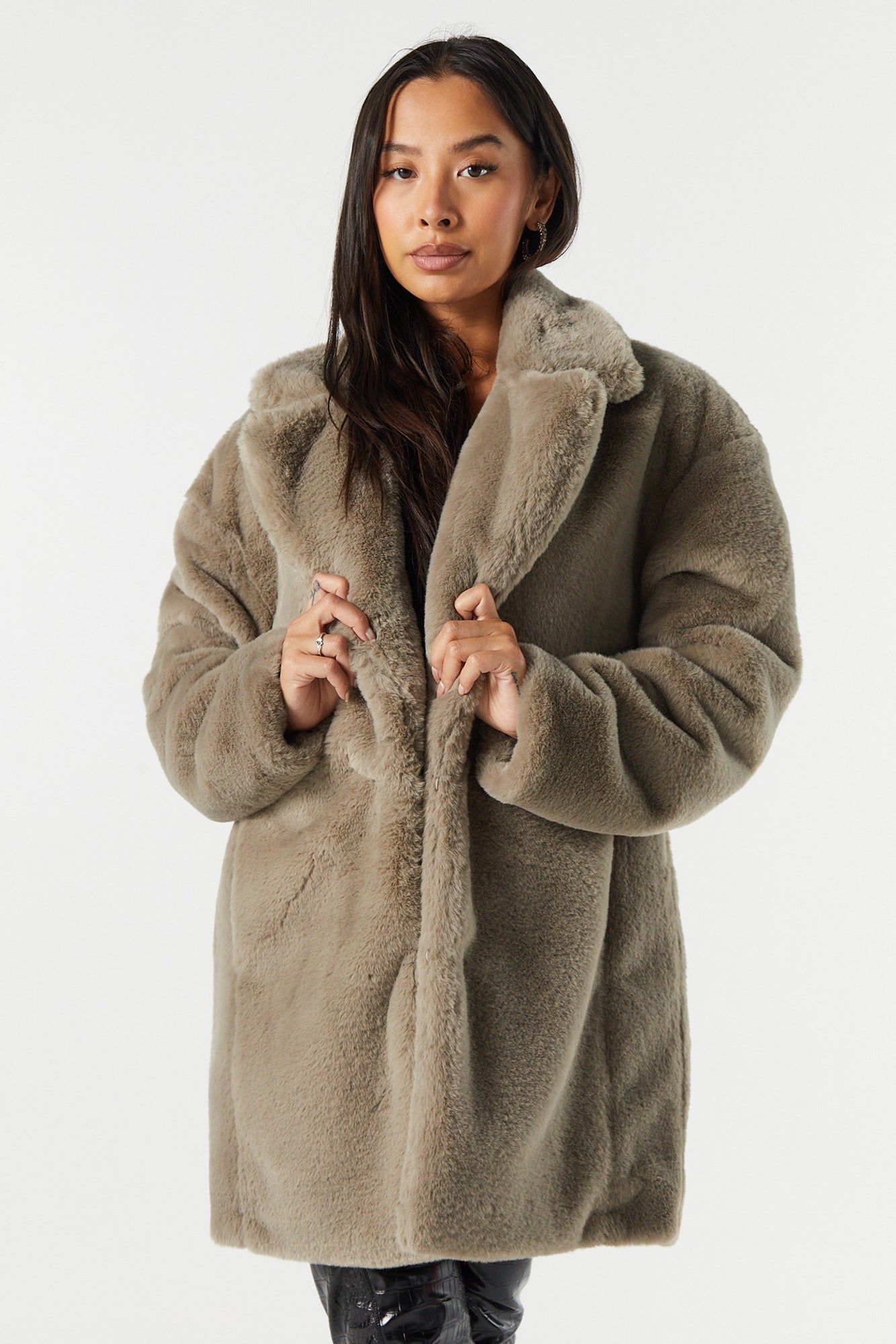 Manteau mi-long en similifourrure sold by Urban Planet