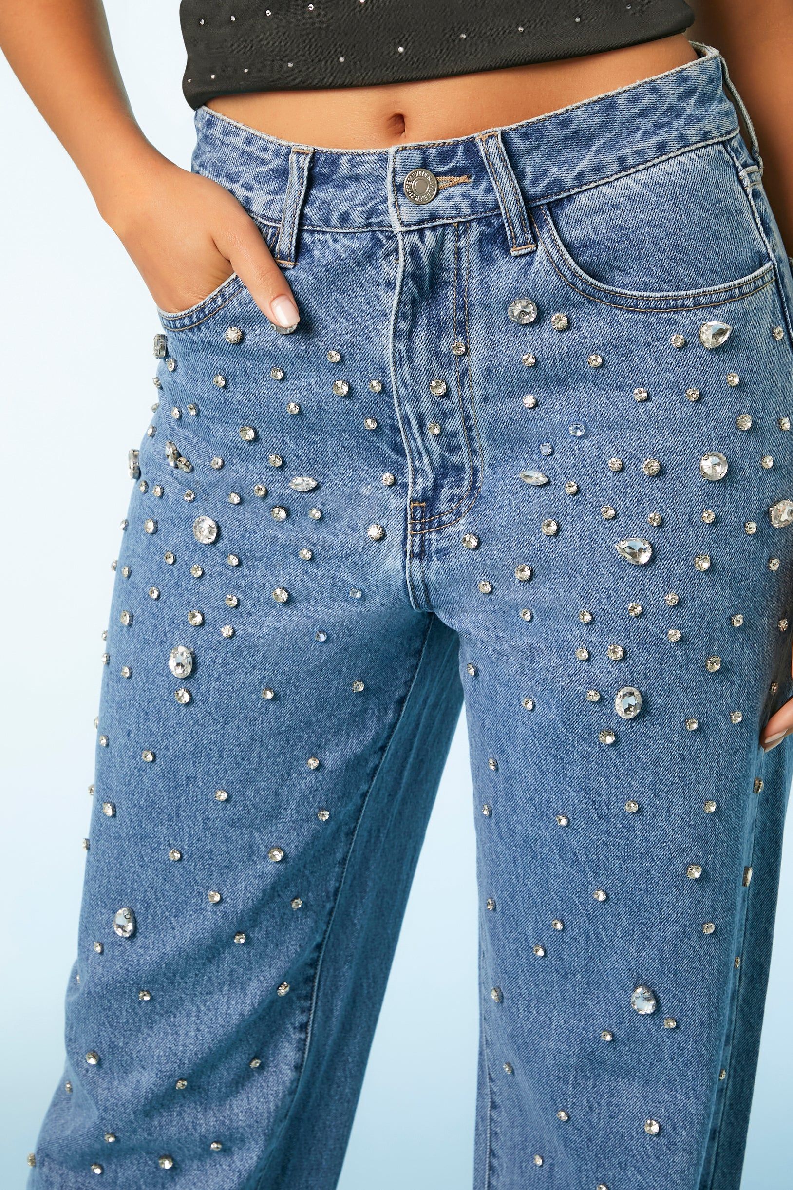 Jean à jambe droite avec pierres du Rhin sold by Urban Planet product image thumbnail 4