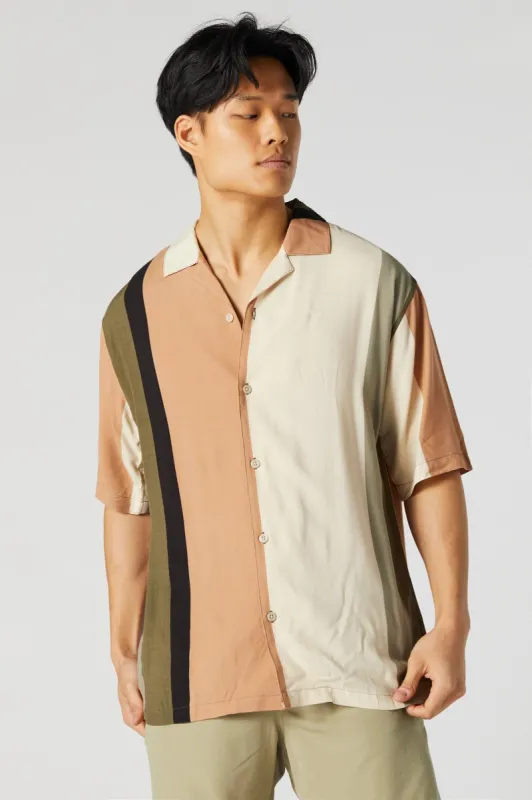 Haut boutonné avec blocs de couleurs sold by Urban Planet