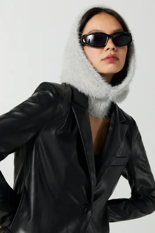 Chapeau-résille pelucheux sold by Urban Planet