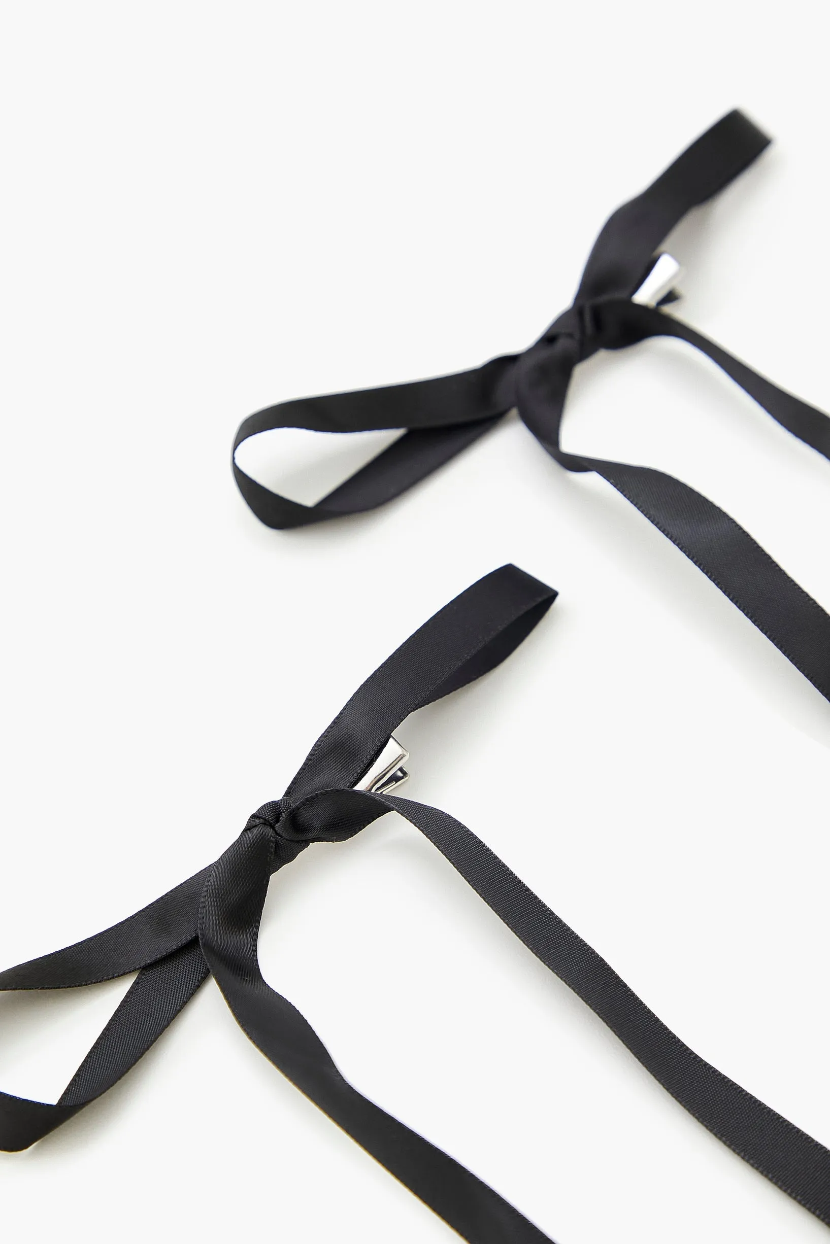 Bow Hair Clips (2 Pcs) sold by Urban Planet product image thumbnail 2