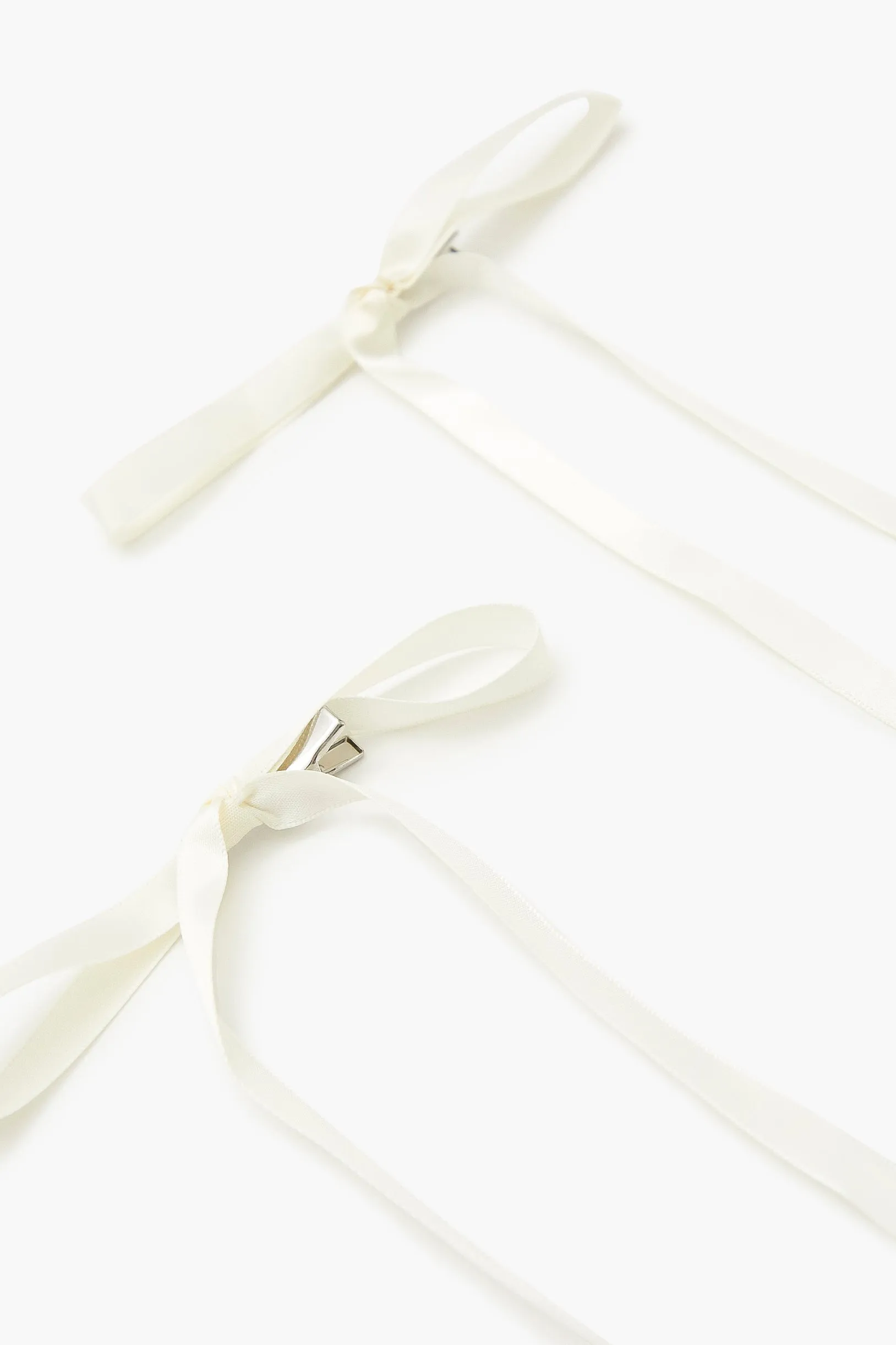 Bow Hair Clips (2 Pcs) sold by Urban Planet product image thumbnail 5