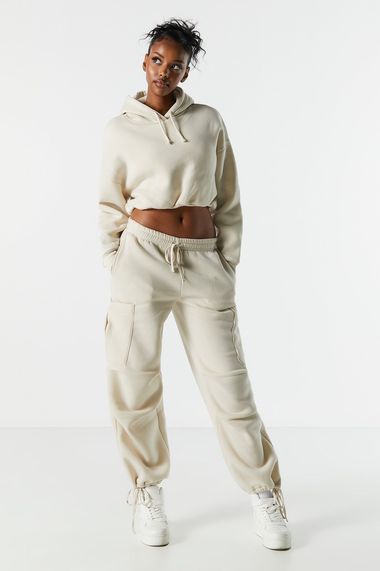 Pantalon de jogging cargo parachute en molleton sold by Urban Planet