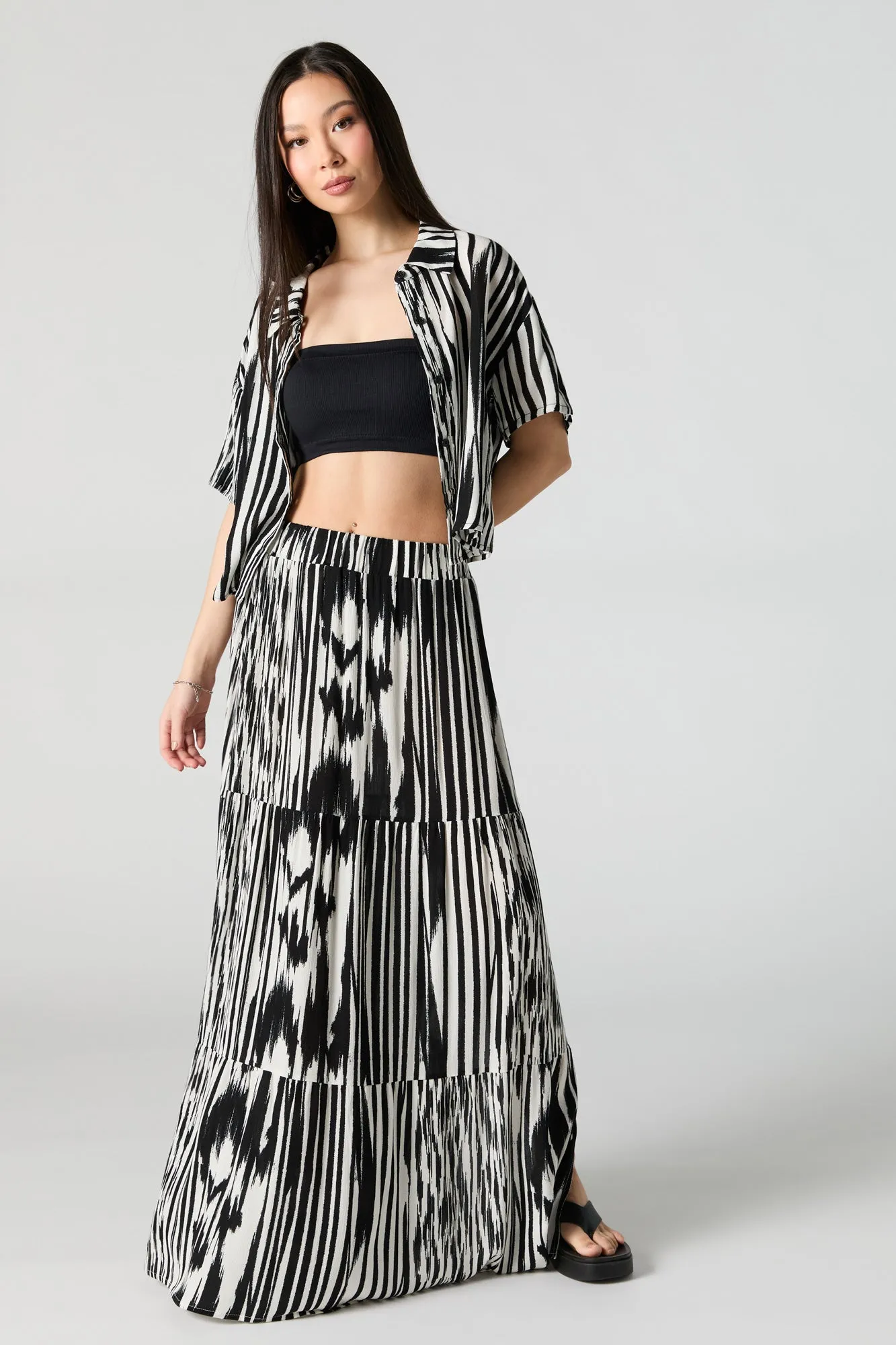 Jupe maxi rayé volantée avec fente sold by Urban Planet