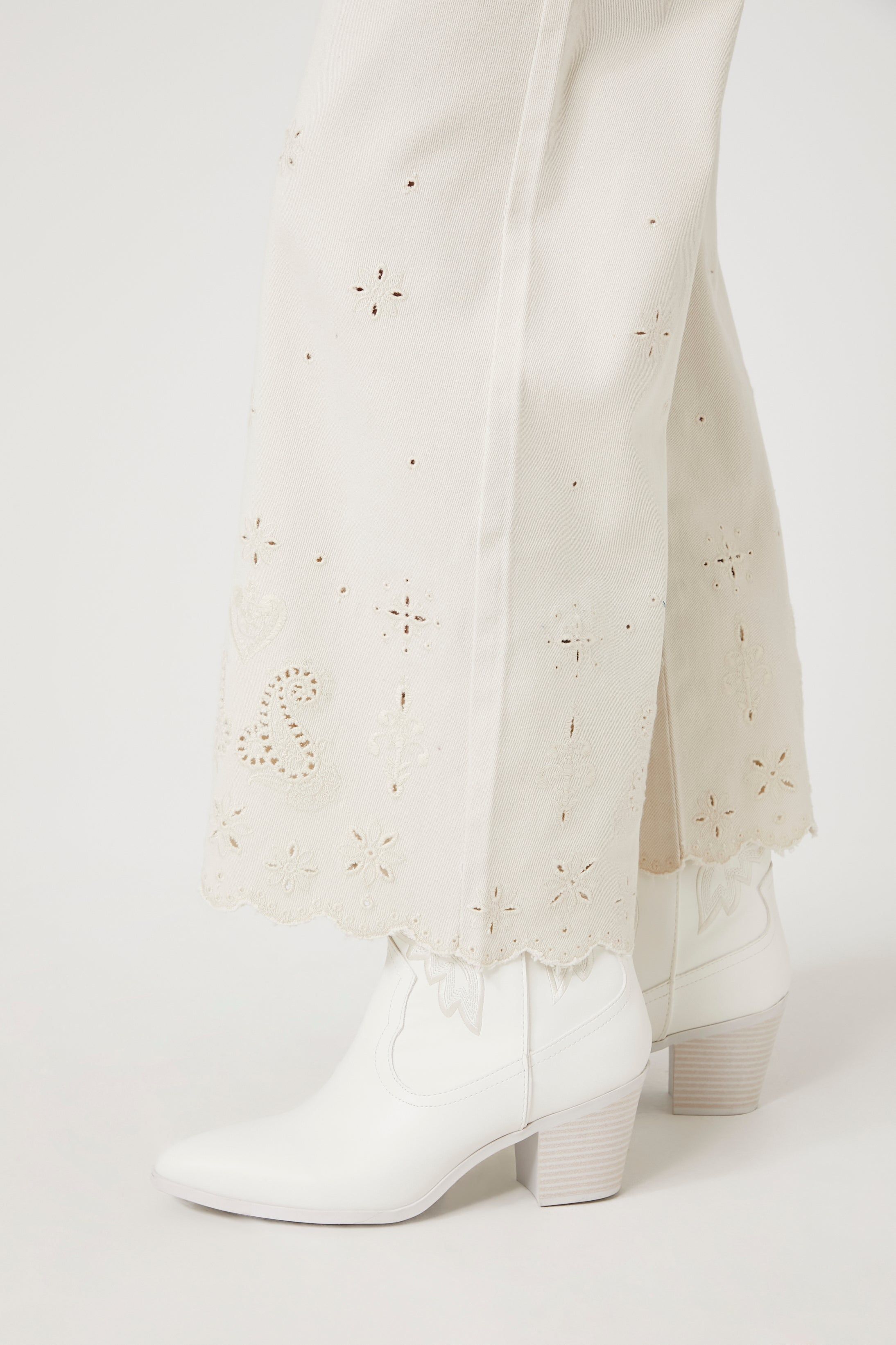 Jean à jambe large avec oeillets sold by Urban Planet product image thumbnail 4