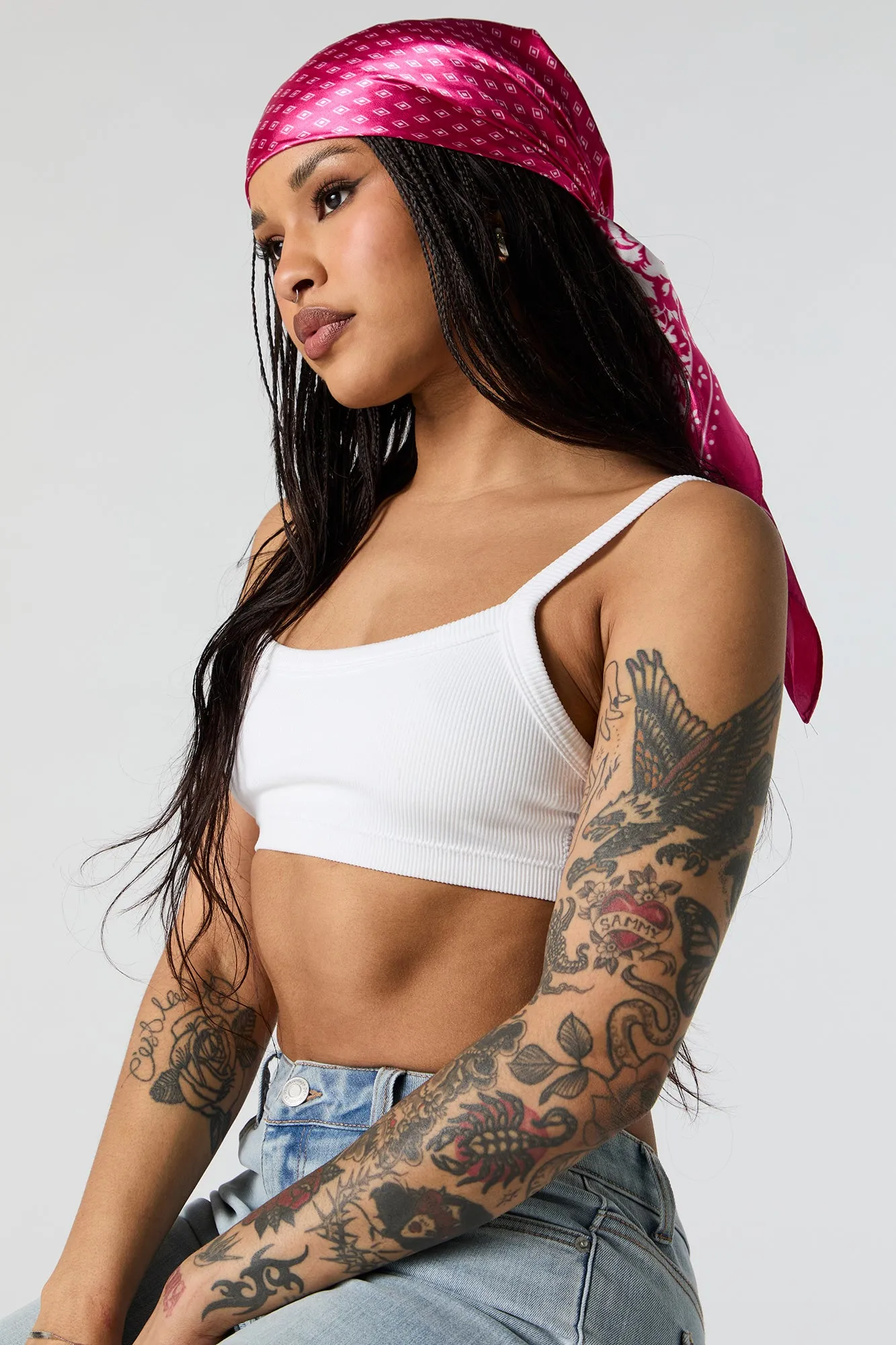 Écharpe multifaçons en satin avec bordure fleurie sold by Urban Planet