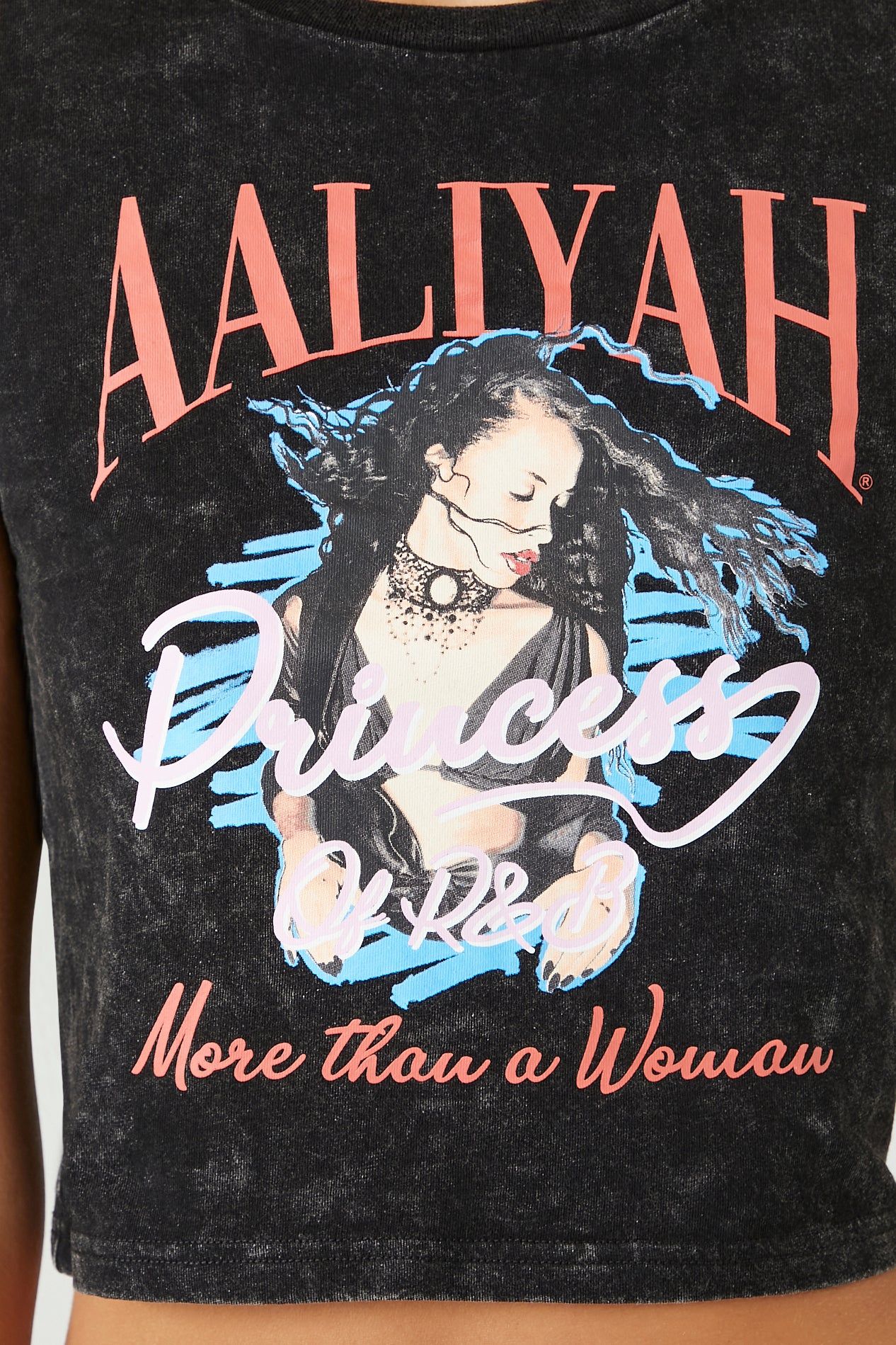 T-shirt ultracourt à imprimé Aaliyah sold by Urban Planet product image thumbnail 5