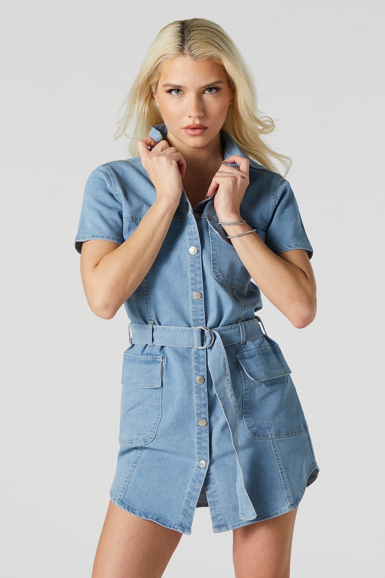 Minirobe boutonnée en denim avec col sold by Urban Planet product image thumbnail 4