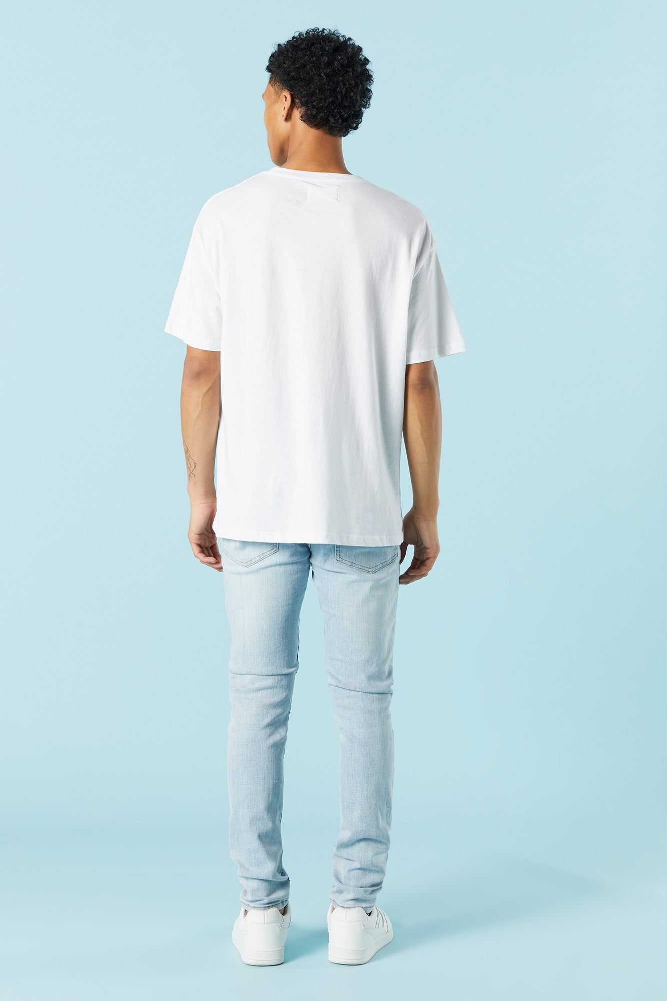 Le jean le plus ajusté en denim d'aspect usé délavé pâle sold by Urban Planet product image thumbnail 3