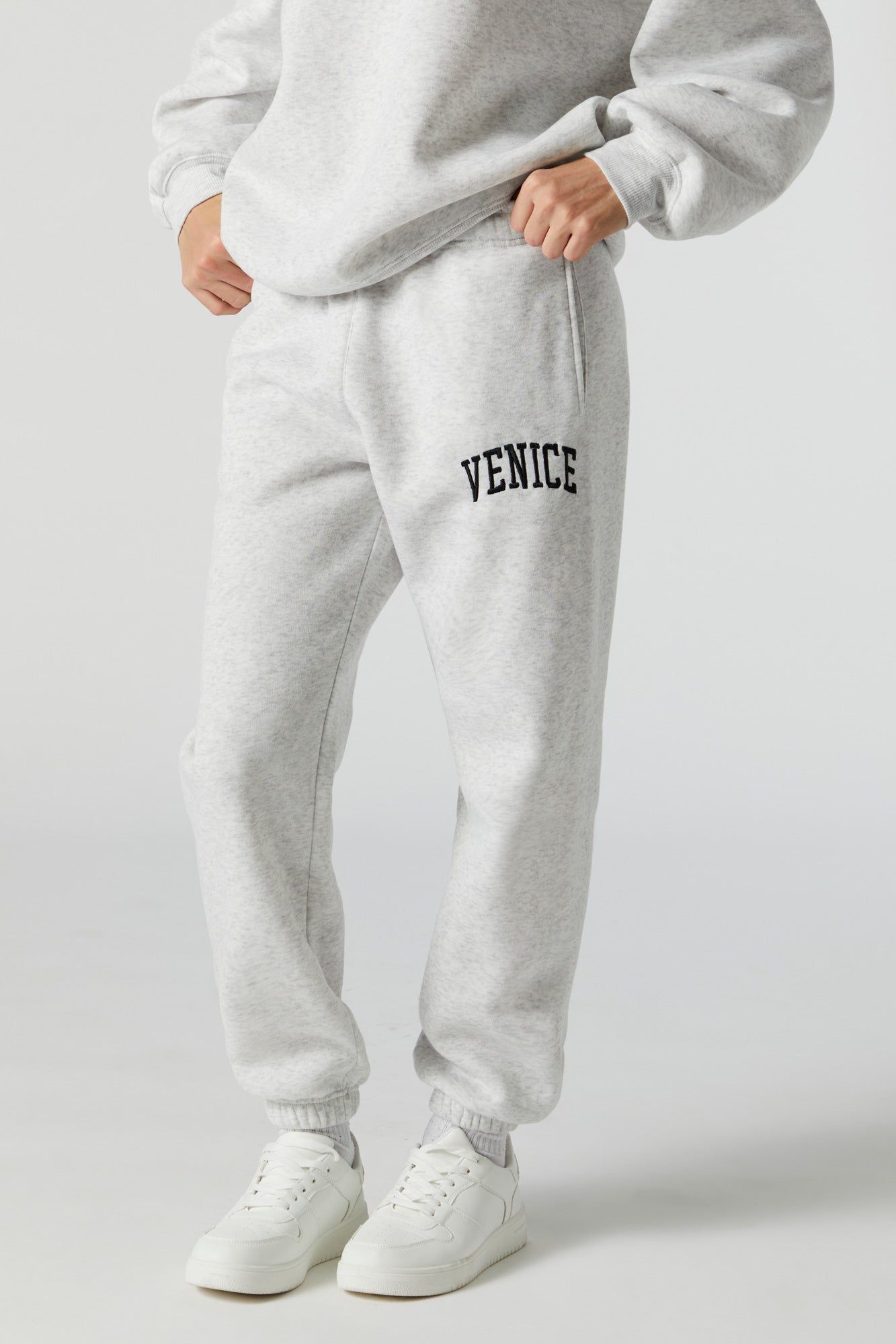 Jogger en molleton avec motif brodé Venice sold by Urban Planet product image thumbnail 2