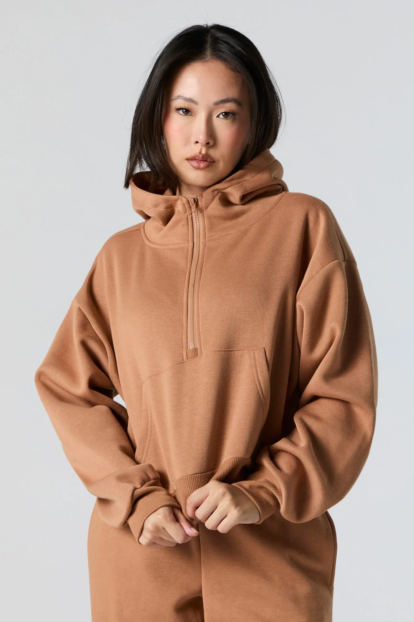 Haut à capuchon en molleton avec demi-fermeture à glissière sold by Urban Planet