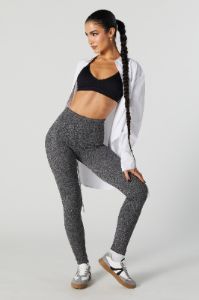 Legging sans couture en tricot torsadé sold by Urban Planet