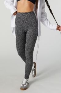 Legging sans couture en tricot torsadé sold by Urban Planet