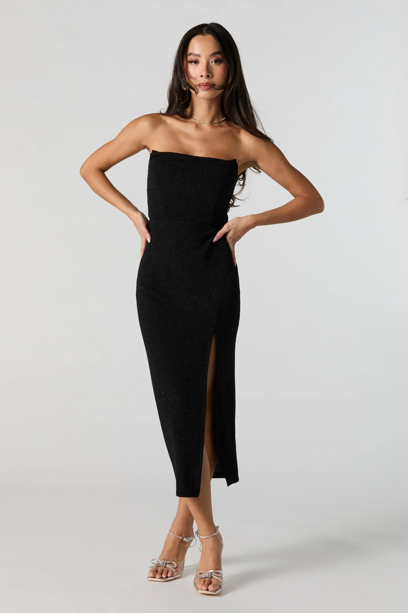 Robe midi scintillante à col châle avec fente sold by Urban Planet