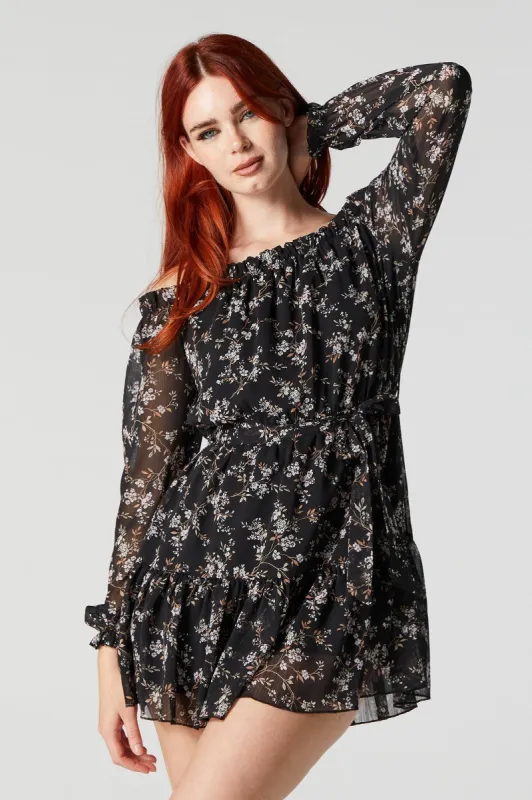 Minirobe fleurie en chiffon avec épaules dénudées et ceinture sold by Urban Planet
