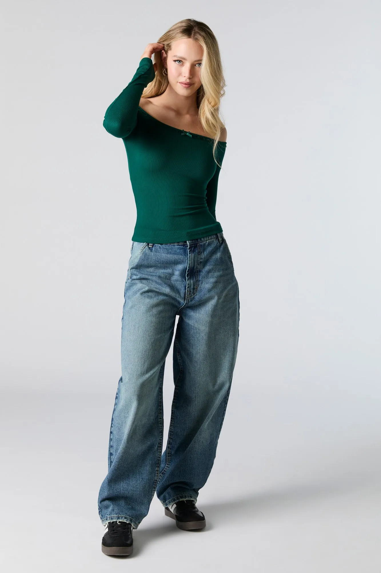 Haut côtelé à manches longues avec épaules dénudées et liséré de dentelle avec boucles sold by Urban Planet product image thumbnail 3