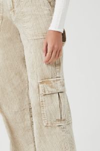 Pantalon cargo en velours côtelé sold by Urban Planet