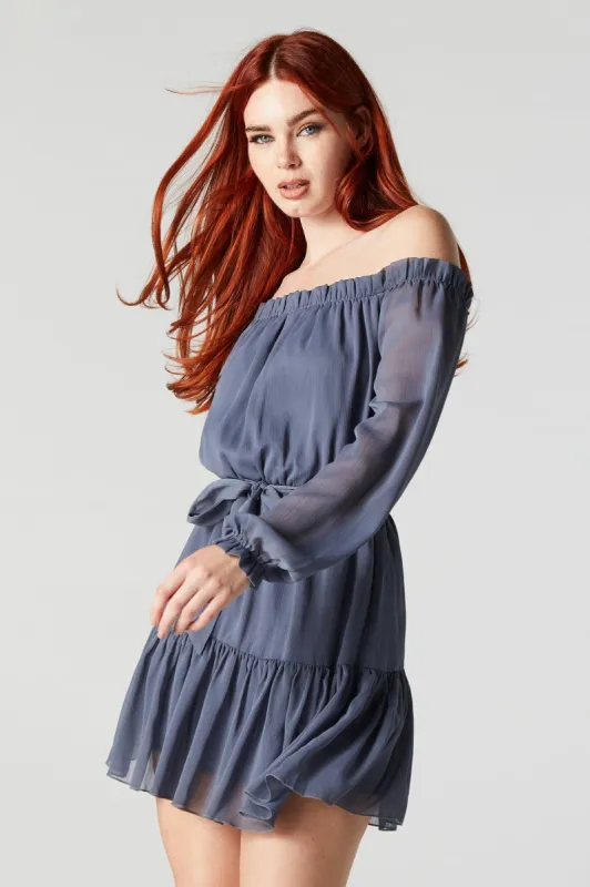 Minirobe en chiffon avec épaules dénudées et ceinture sold by Urban Planet