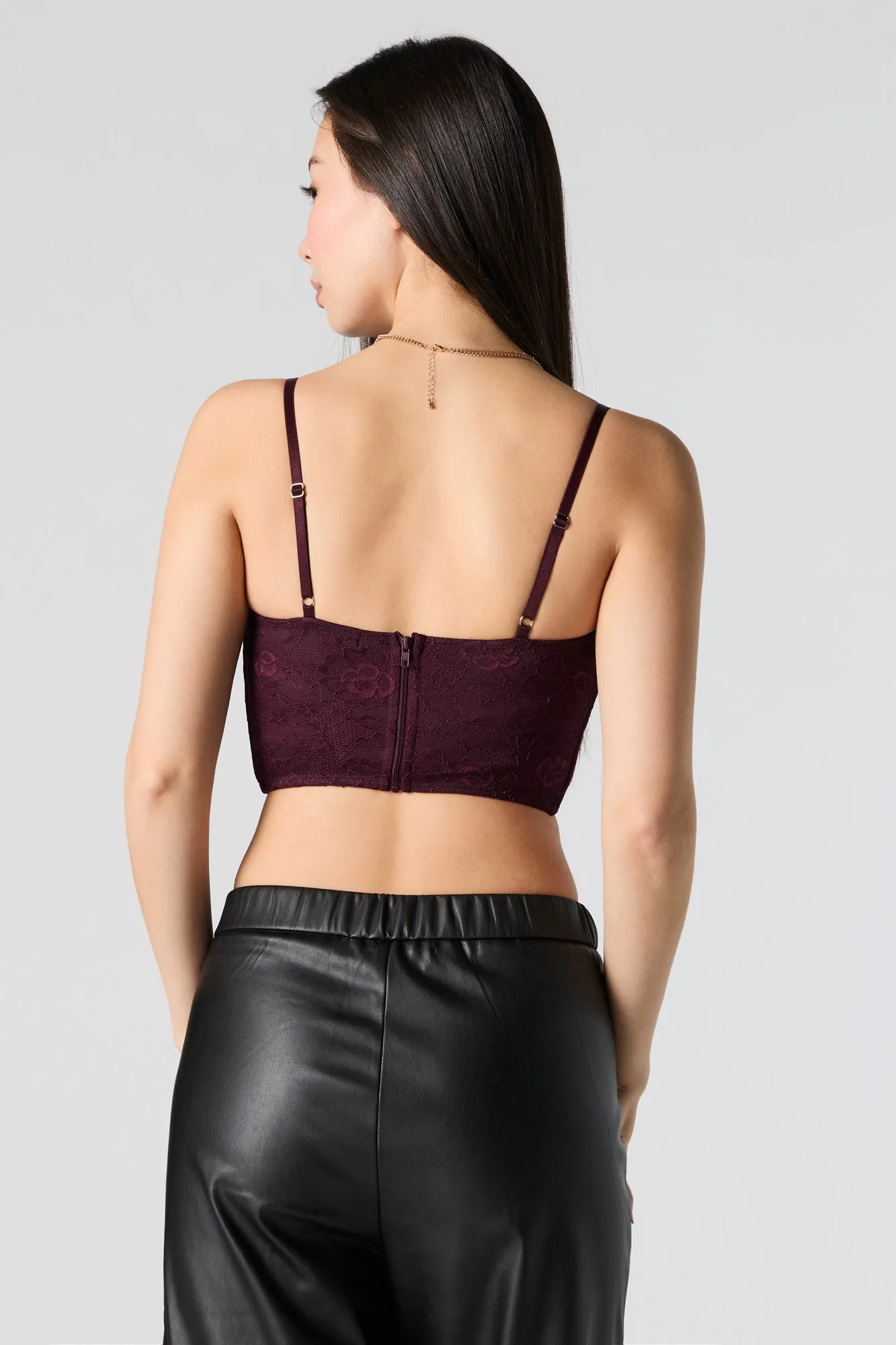 Haut corset court en dentelle fleurie sold by Urban Planet product image thumbnail 2